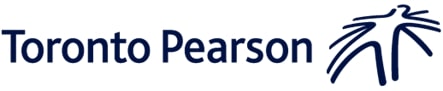 Logo of Toronto Pearson International Airport. The text “Toronto Pearson” appears in dark blue next to aabstract figure made of curved lines in dark blue. Logo de l’Aéroport international Toronto Pearson. Le texte « Toronto Pearson » apparaît en bleu foncé, à côté d’une figure abstraite composée de lignes en bleu foncé.
